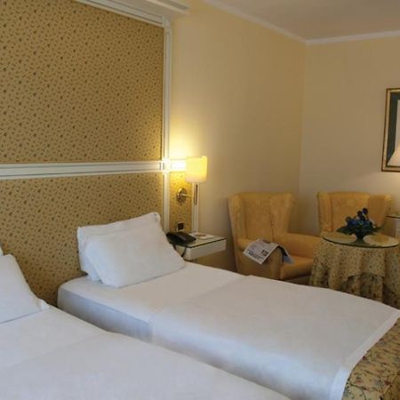 Hotel La Bussola Novara Eksteriør billede