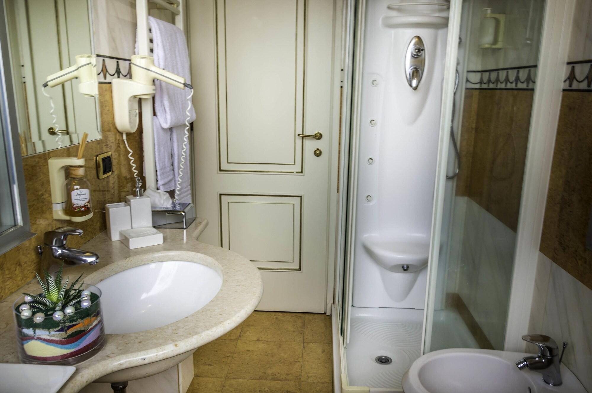 Hotel La Bussola Novara Eksteriør billede