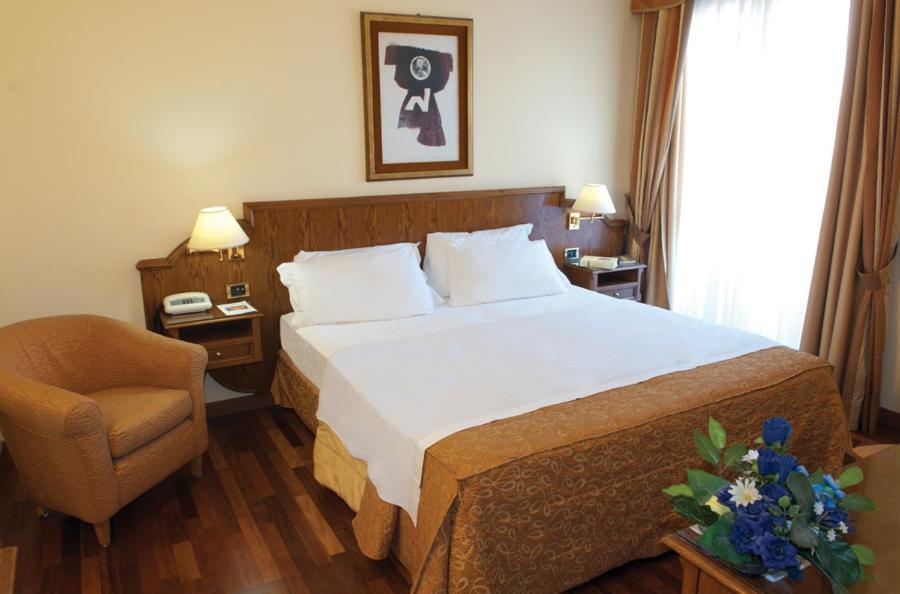 Hotel La Bussola Novara Eksteriør billede