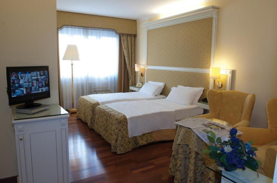 Hotel La Bussola Novara Eksteriør billede