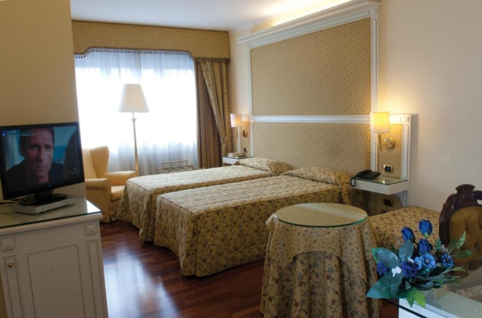 Hotel La Bussola Novara Eksteriør billede