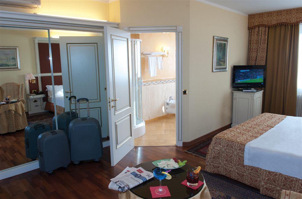 Hotel La Bussola Novara Eksteriør billede