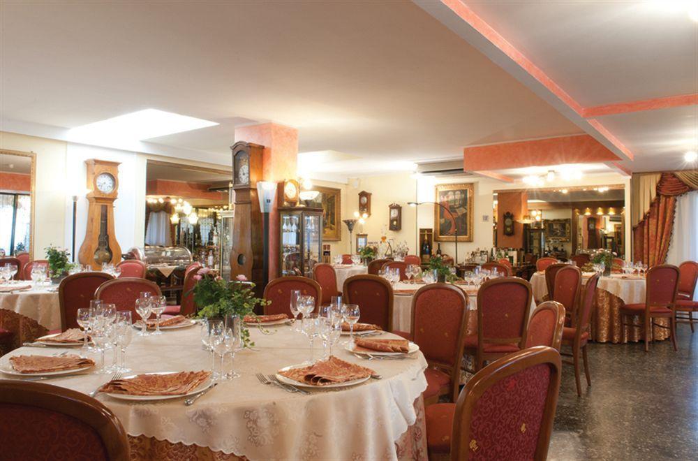 Hotel La Bussola Novara Eksteriør billede