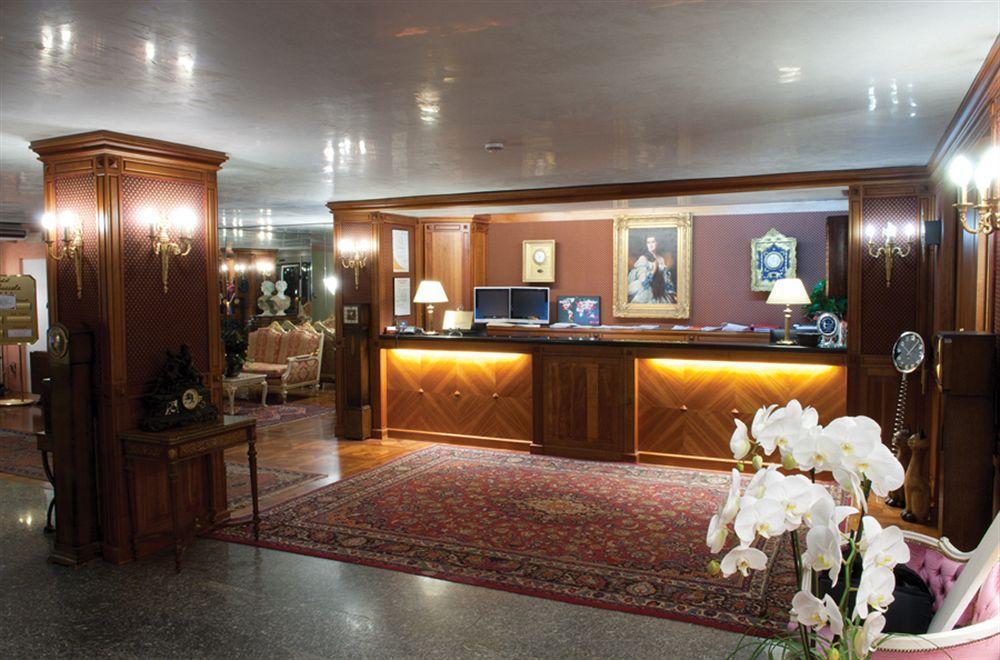 Hotel La Bussola Novara Eksteriør billede