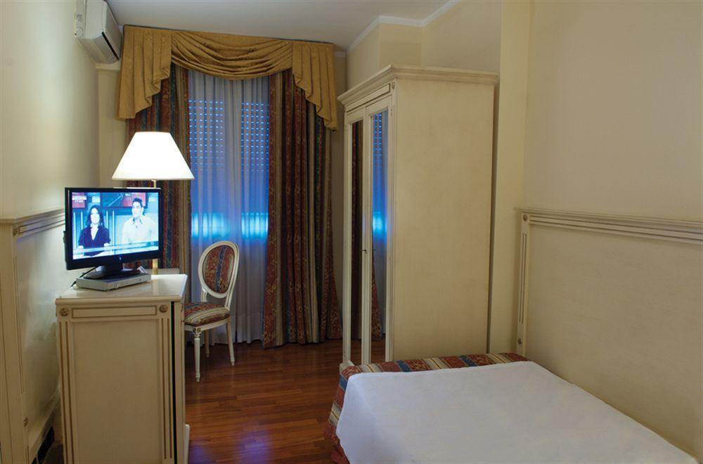 Hotel La Bussola Novara Eksteriør billede