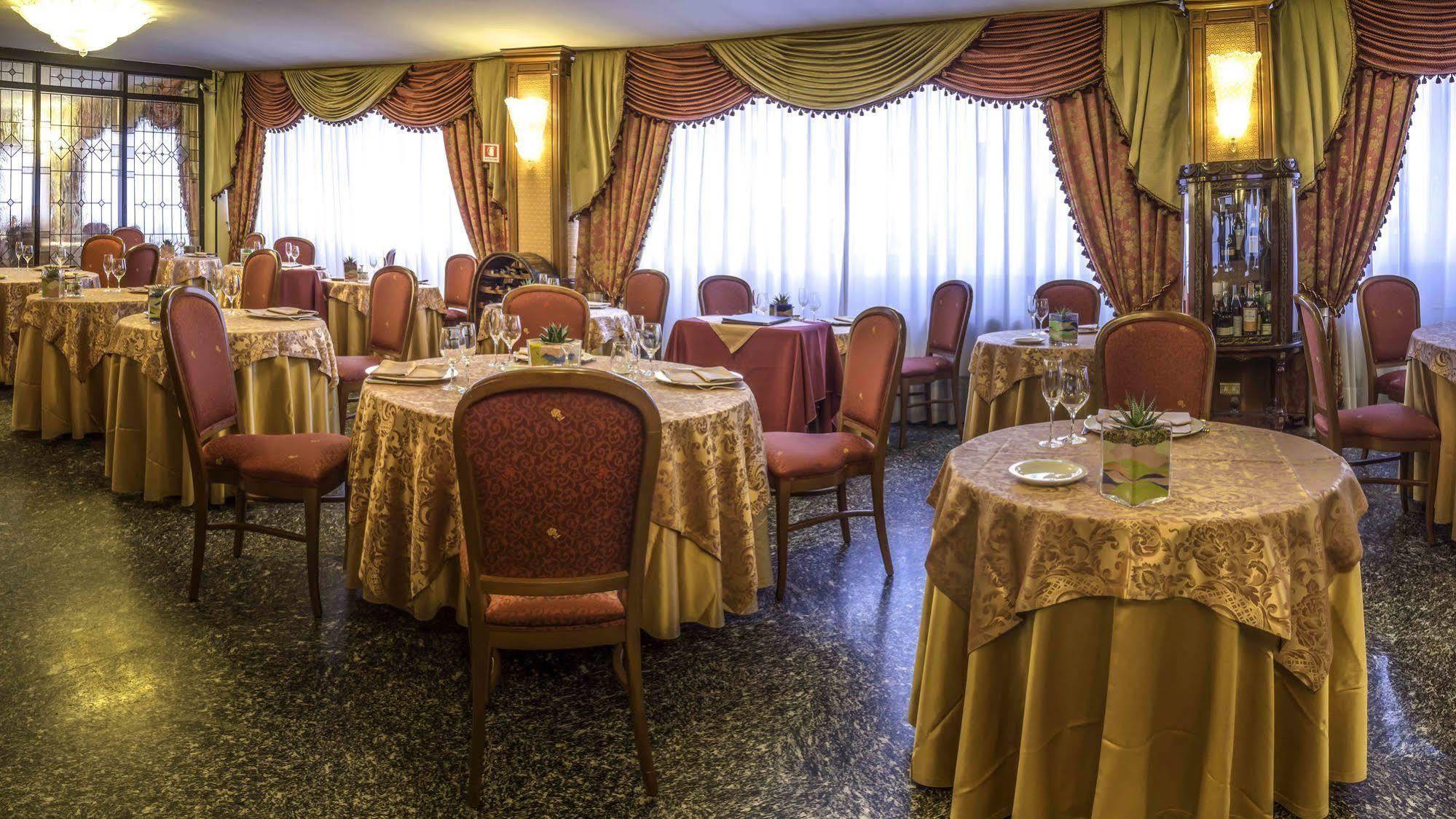 Hotel La Bussola Novara Eksteriør billede